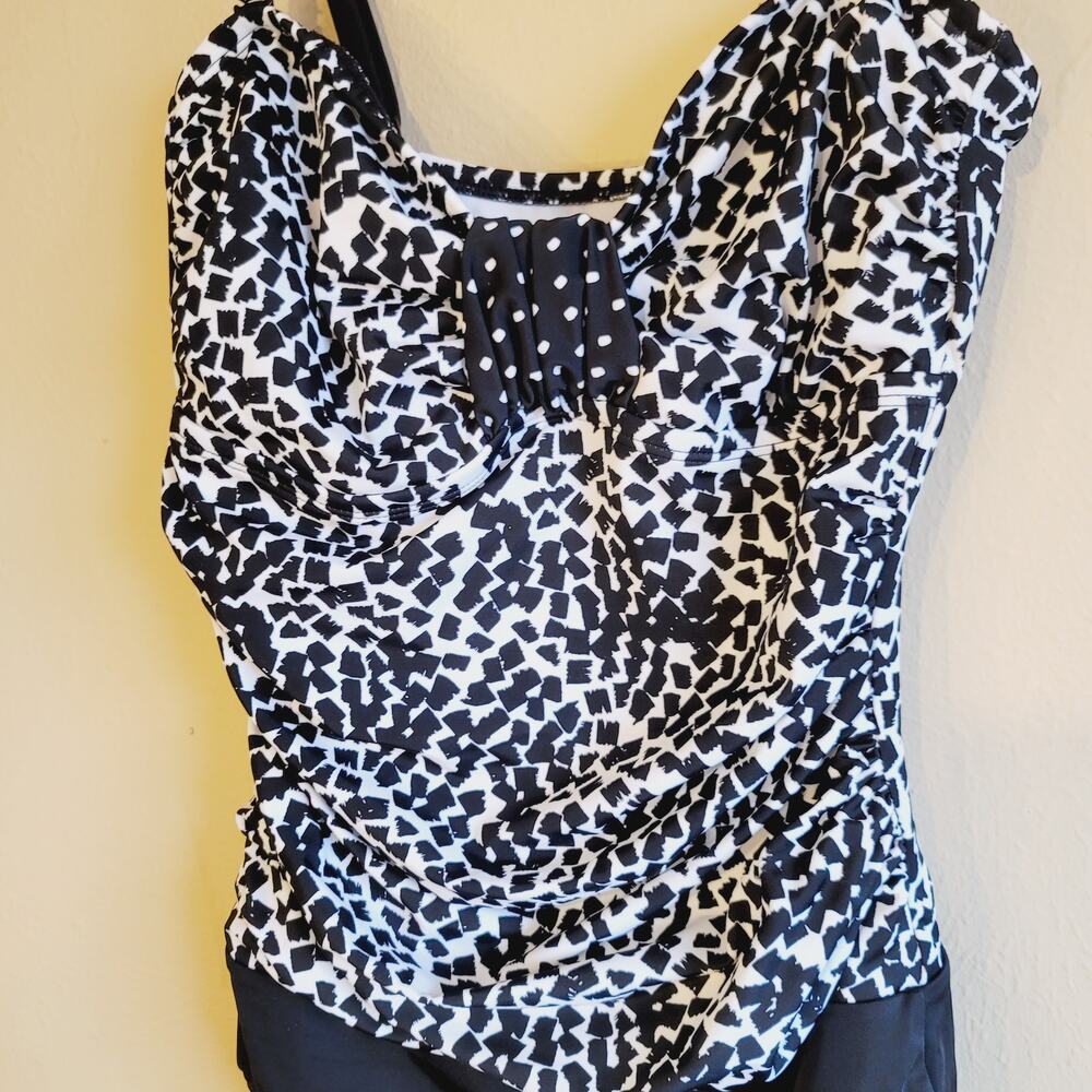 24th & Ocean rushed swimsuit NWOT - Picture 3 of 5